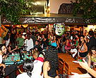 O tradicional samba de sábado do Café da Rua 8 será no escuro durante a Hora do Planeta.