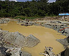 Destruição causada pelo garimpo Cruzado, dentro do Parque Nacional Montanhas do Tumucumaque