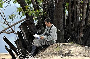 Ornitólogo Dante Buzetti registrando o som das aves durante Expedição Científica ao Parque Nacional da Serra do Pardo 2010.