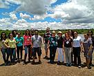 Participantes da visita em campo conhecem trabalho na bacia do Guariroba