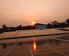 Placas fotovoltaicas captam a energia solar transformada pela minirrede instalada na resex do sul do Amazonas