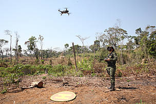 Dez agentes do Batalhão de Policiamento Ambiental do Acre vêm aprendendo a usar os drones em operações de fiscalização