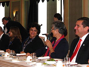 A ministra do Meio Ambiente do Brasil, Izabella Teixeira, e a presidente do WWF Internacional, Yolanda Kakabadse.