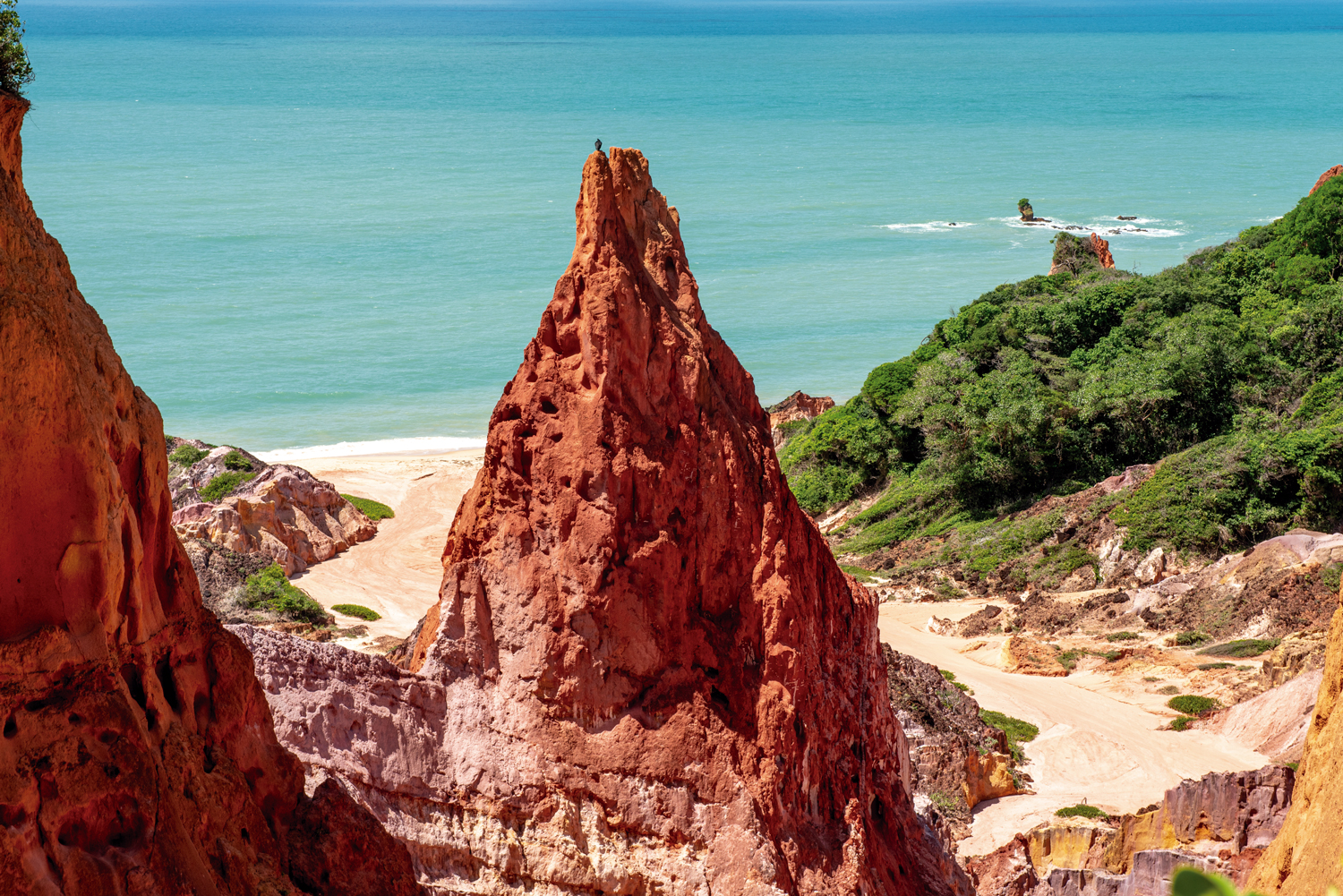 Litoral: Pico Castelo da Princesa, na praia de Coqueirinho, em Conde - Paraíba