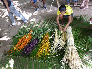 O aproveitamento das folhas e palhas para a produção de artesanato foi um dos tópicos do intercâmbio promovido pelo WWF