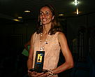 Wânia Alecrim de Lima, da Associação Amor Peixe, ao receber o Prêmio Sebrae Mulher Empreendedora 2006